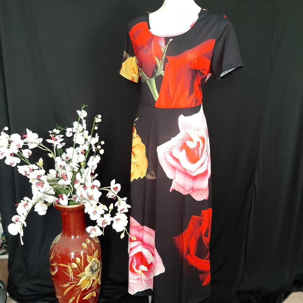 🤗HP🤗 Elegant Short Sleeved Floral Dress